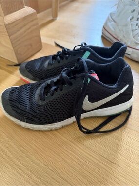 Nike womens Black Mesh Running Shoes